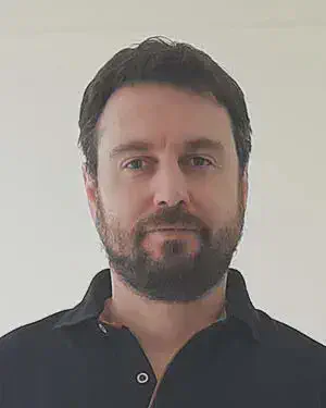 Convergence behaviour of the proposed Algorithm 1 for estimating the channel state under different initialization conditions.